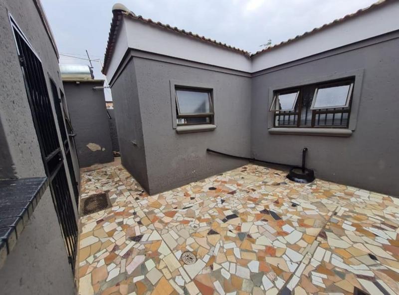 2 Bedroom Property for Sale in Moroka North Gauteng