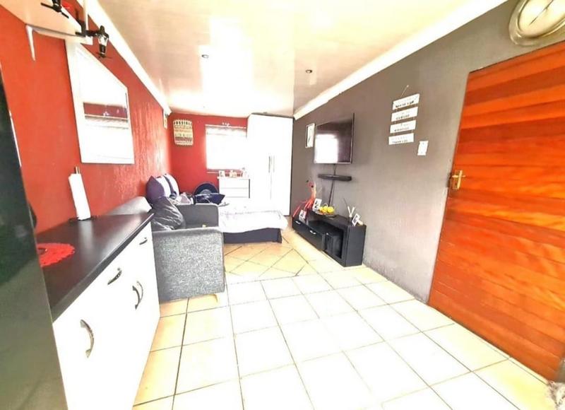 2 Bedroom Property for Sale in Moroka North Gauteng