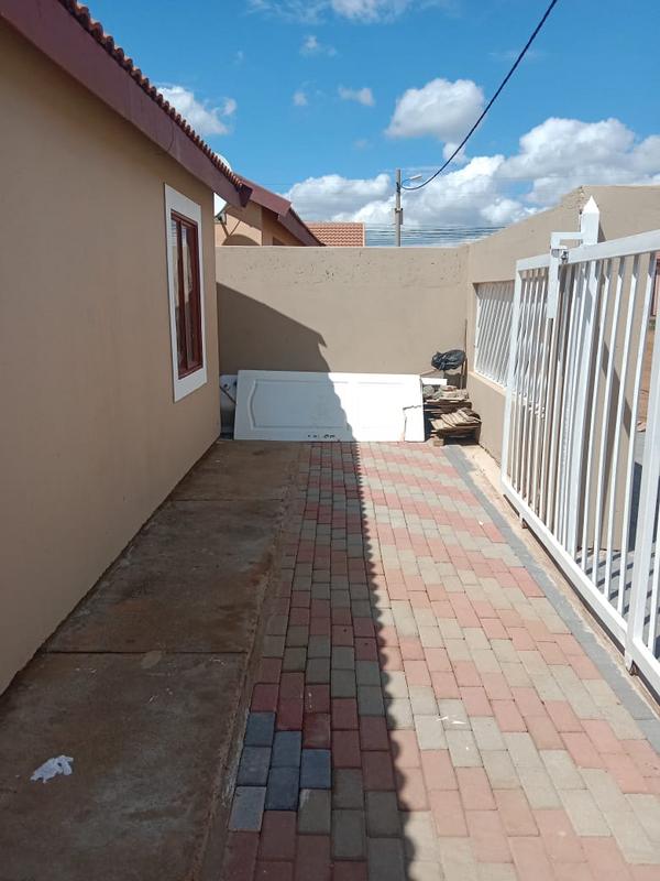 To Let 2 Bedroom Property for Rent in Palm Ridge Gauteng