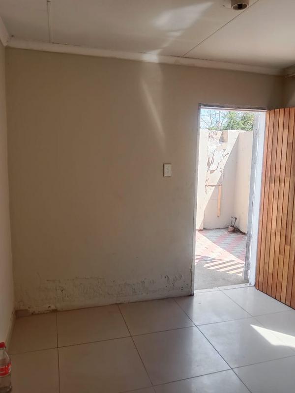 To Let 2 Bedroom Property for Rent in Palm Ridge Gauteng