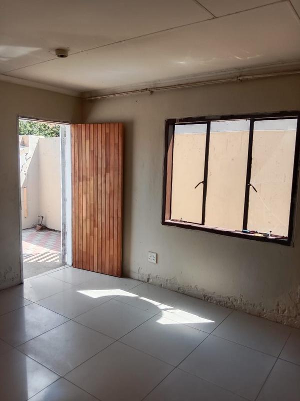 To Let 2 Bedroom Property for Rent in Palm Ridge Gauteng