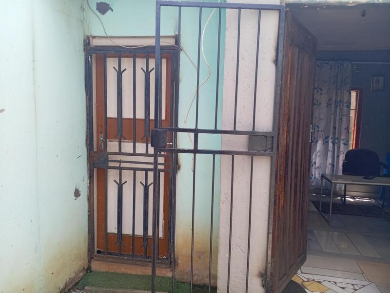 To Let 1 Bedroom Property for Rent in Zonkezizwe Gauteng