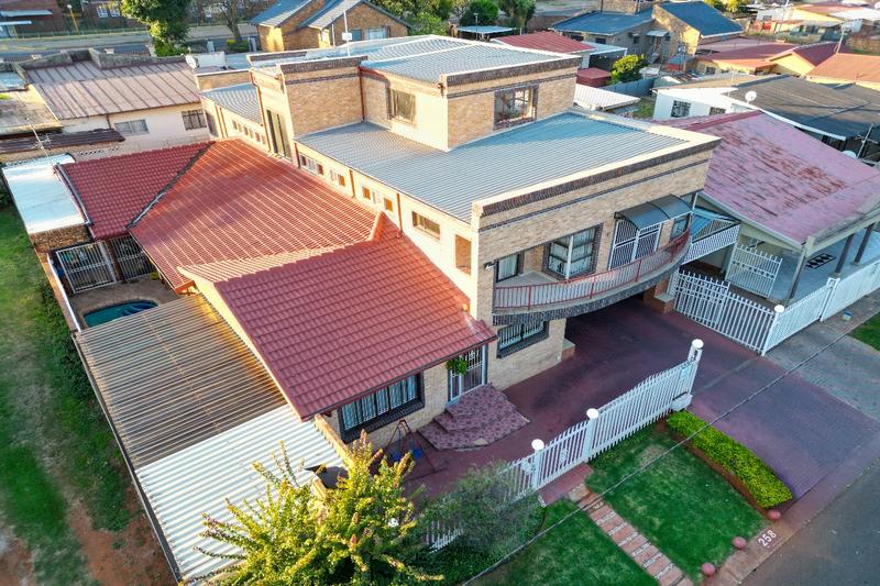 9 Bedroom Property for Sale in Laudium Gauteng