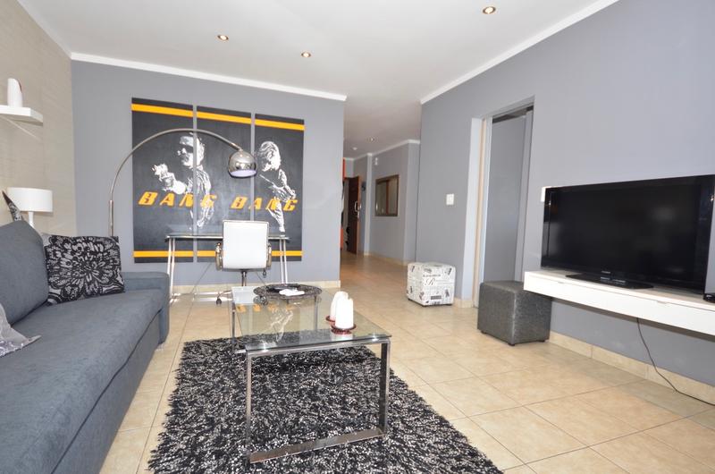 To Let 2 Bedroom Property for Rent in Sandhurst Gauteng