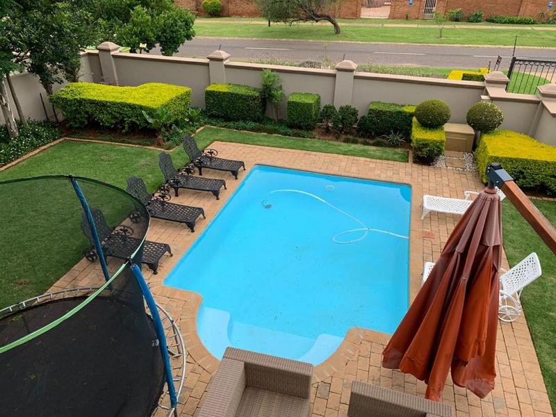 To Let 4 Bedroom Property for Rent in Waterkloof Ridge Gauteng