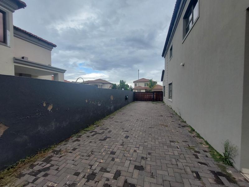 To Let 4 Bedroom Property for Rent in Stone Ridge Gauteng