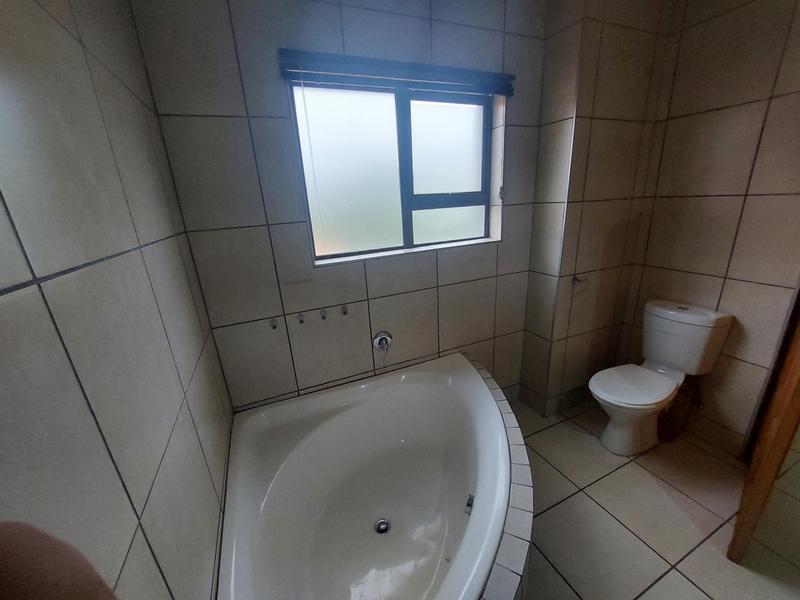 To Let 4 Bedroom Property for Rent in Stone Ridge Gauteng