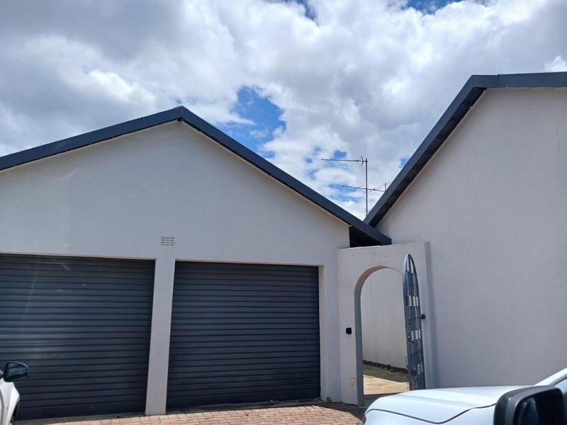 To Let 4 Bedroom Property for Rent in Glen Marais Gauteng