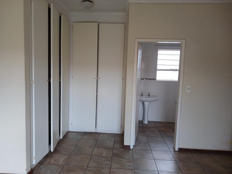 To Let 4 Bedroom Property for Rent in Glen Marais Gauteng