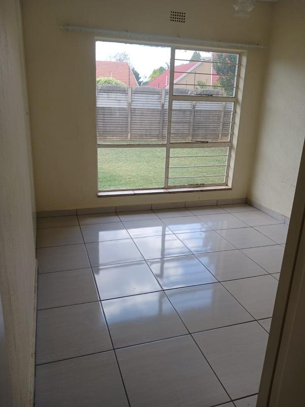 To Let 4 Bedroom Property for Rent in Glen Marais Gauteng