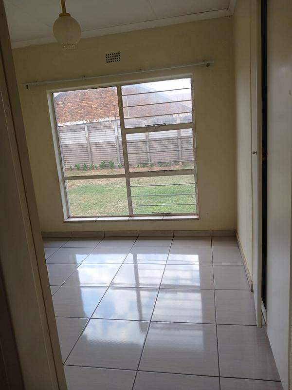 To Let 4 Bedroom Property for Rent in Glen Marais Gauteng