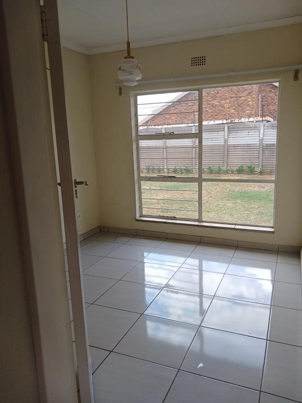 To Let 4 Bedroom Property for Rent in Glen Marais Gauteng