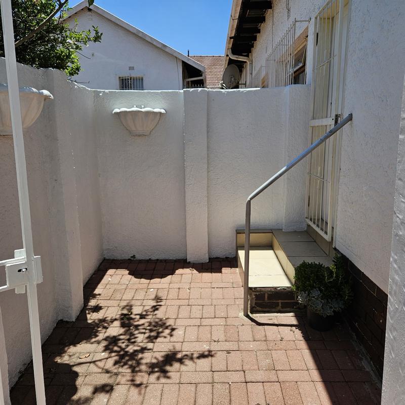 To Let 1 Bedroom Property for Rent in Wendywood Gauteng