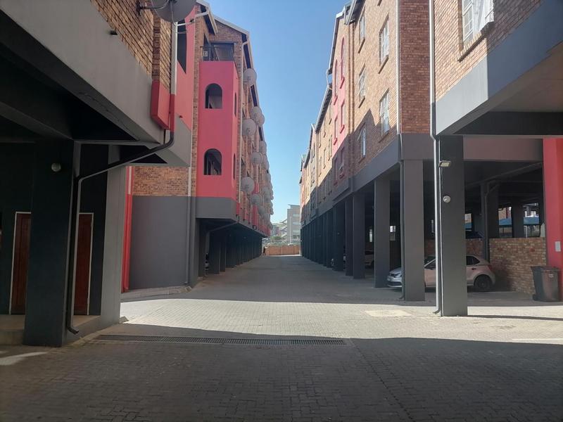 To Let 1 Bedroom Property for Rent in Grand Central Gauteng