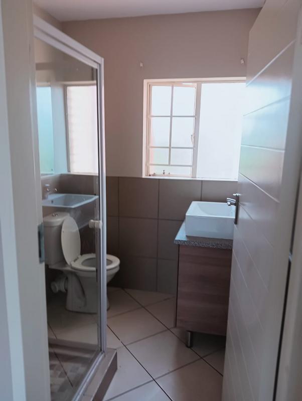 2 Bedroom Property for Sale in Monavoni Gauteng