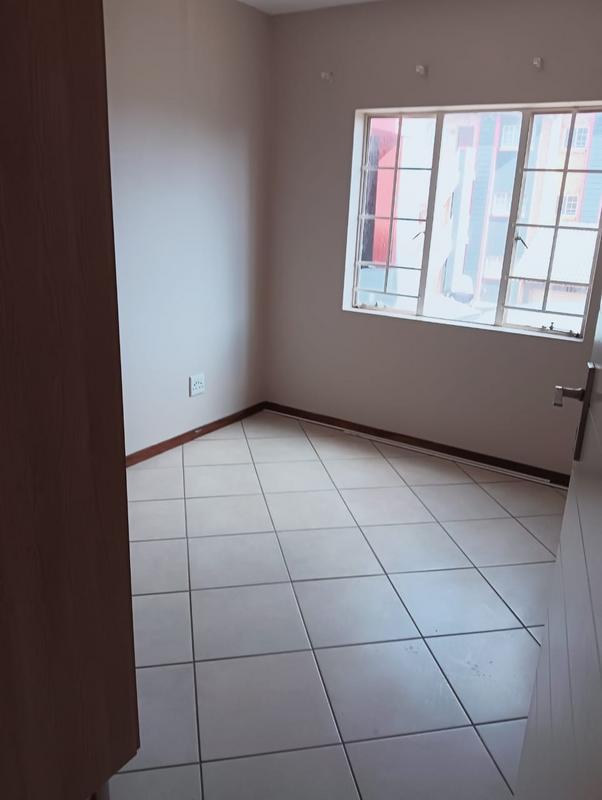 2 Bedroom Property for Sale in Monavoni Gauteng