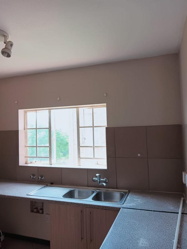 2 Bedroom Property for Sale in Monavoni Gauteng