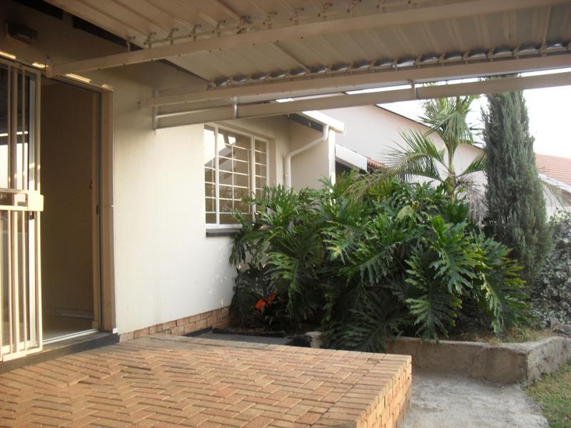 To Let 2 Bedroom Property for Rent in Sonneglans Gauteng