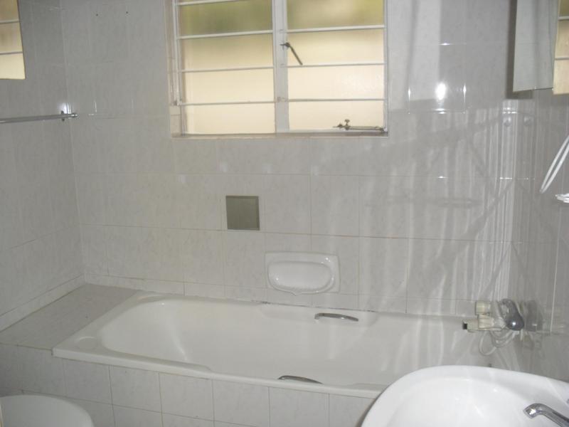 To Let 2 Bedroom Property for Rent in Sonneglans Gauteng