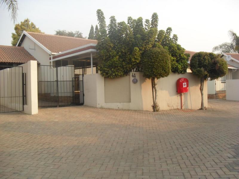 To Let 2 Bedroom Property for Rent in Sonneglans Gauteng