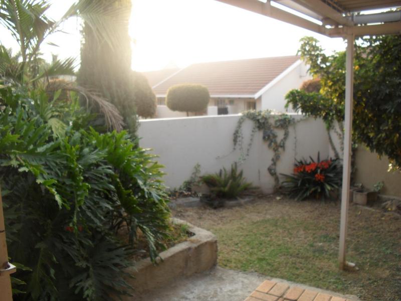 To Let 2 Bedroom Property for Rent in Sonneglans Gauteng