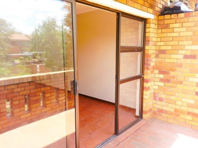 To Let 2 Bedroom Property for Rent in Buccleuch Gauteng