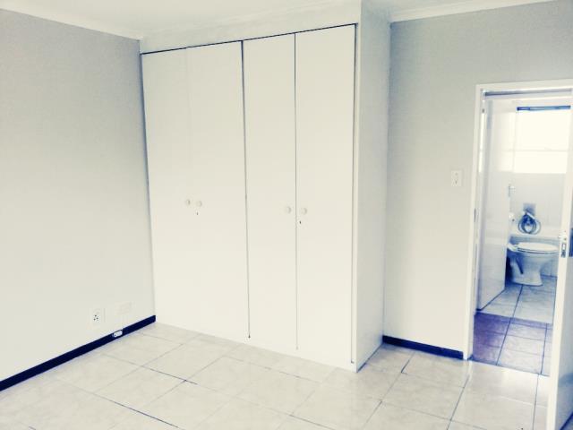 To Let 2 Bedroom Property for Rent in Buccleuch Gauteng