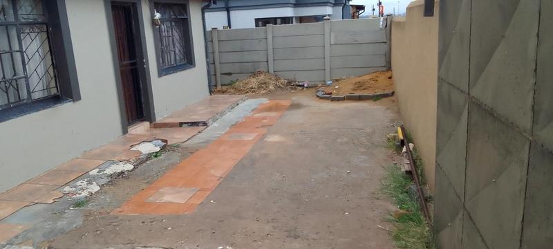 To Let 2 Bedroom Property for Rent in Dhlamini Gauteng