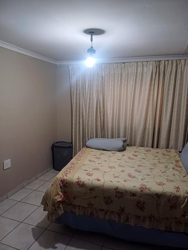 To Let 2 Bedroom Property for Rent in Dhlamini Gauteng