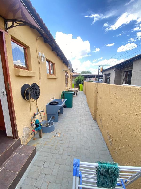 3 Bedroom Property for Sale in Robinpark Gauteng