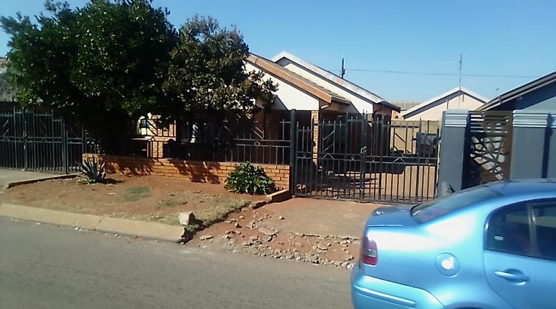 2 Bedroom Property for Sale in Chiawelo Gauteng