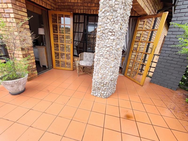 4 Bedroom Property for Sale in Eldoraigne Gauteng