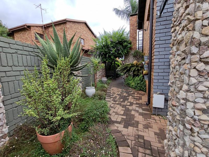 4 Bedroom Property for Sale in Eldoraigne Gauteng