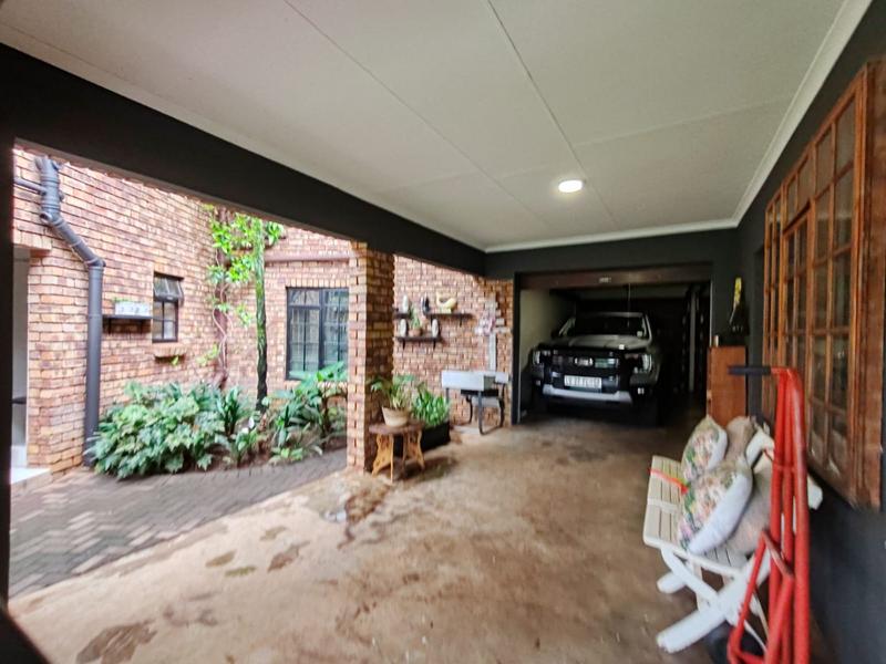 4 Bedroom Property for Sale in Eldoraigne Gauteng