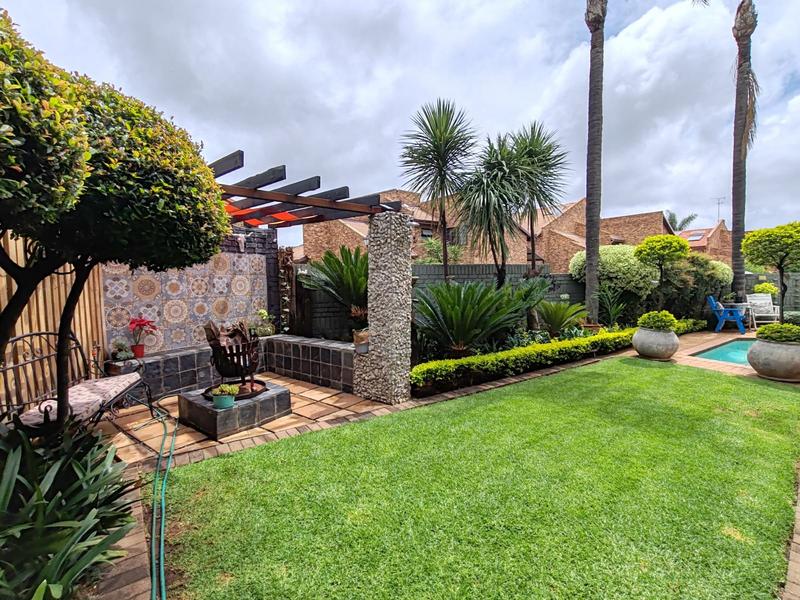 4 Bedroom Property for Sale in Eldoraigne Gauteng