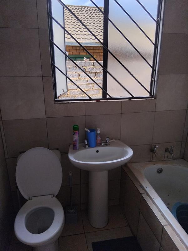 3 Bedroom Property for Sale in Lakeside Gauteng