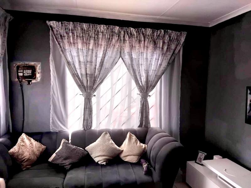 3 Bedroom Property for Sale in Lakeside Gauteng