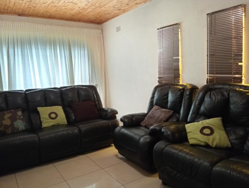 4 Bedroom Property for Sale in Helikonpark Gauteng