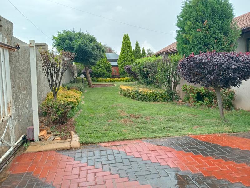 4 Bedroom Property for Sale in Helikonpark Gauteng