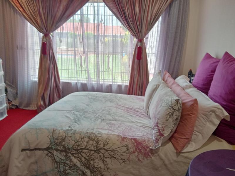 4 Bedroom Property for Sale in Helikonpark Gauteng