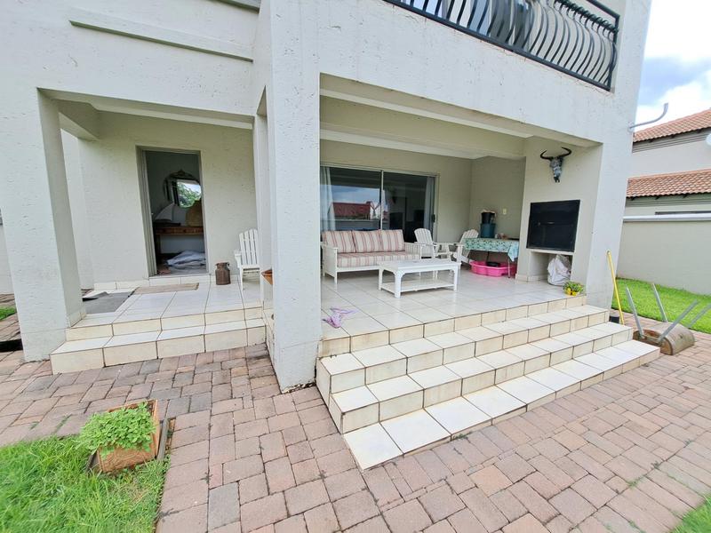 To Let 4 Bedroom Property for Rent in Die Hoewes Gauteng