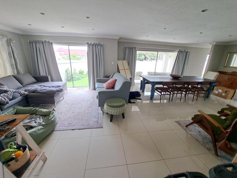 To Let 4 Bedroom Property for Rent in Die Hoewes Gauteng