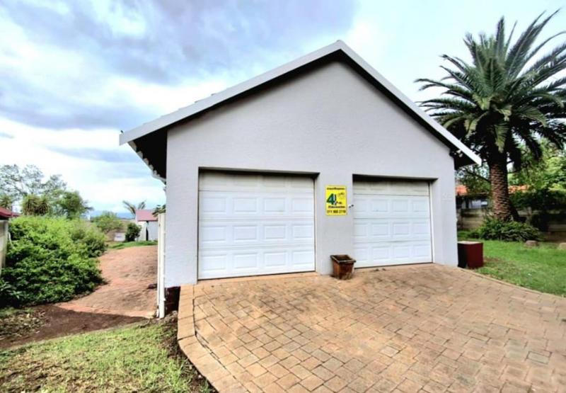 3 Bedroom Property for Sale in Brackendowns Gauteng