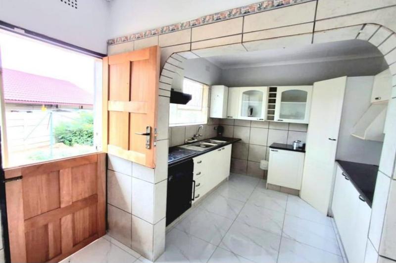 3 Bedroom Property for Sale in Brackendowns Gauteng