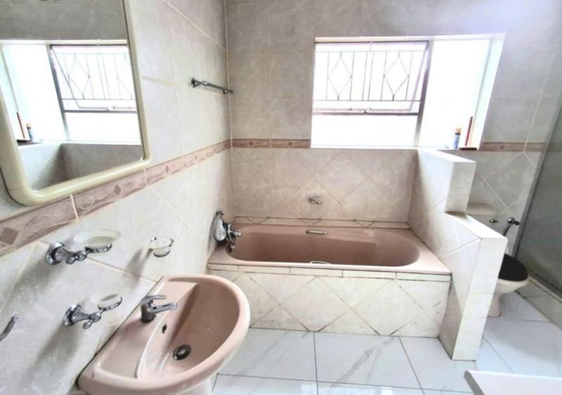 3 Bedroom Property for Sale in Brackendowns Gauteng