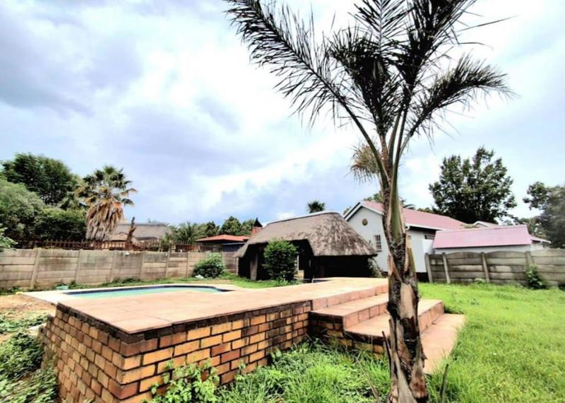 3 Bedroom Property for Sale in Brackendowns Gauteng