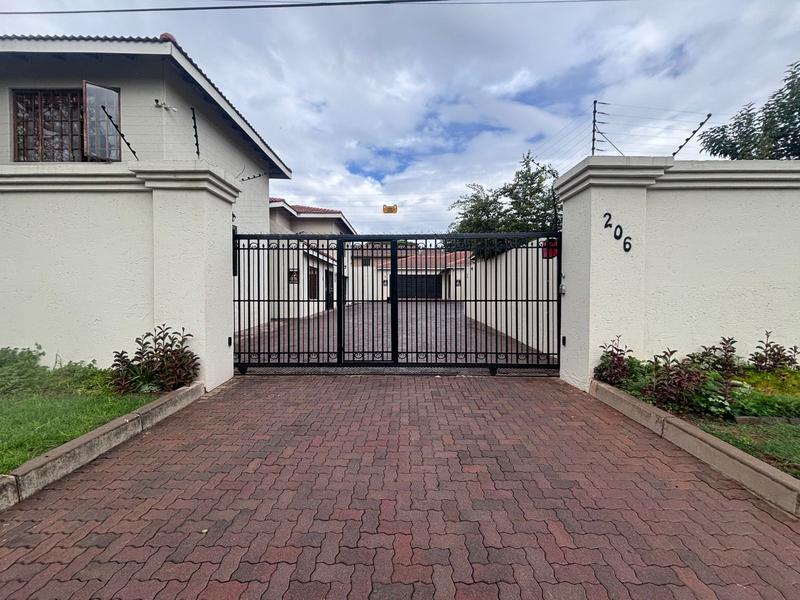 3 Bedroom Property for Sale in Fairland Gauteng