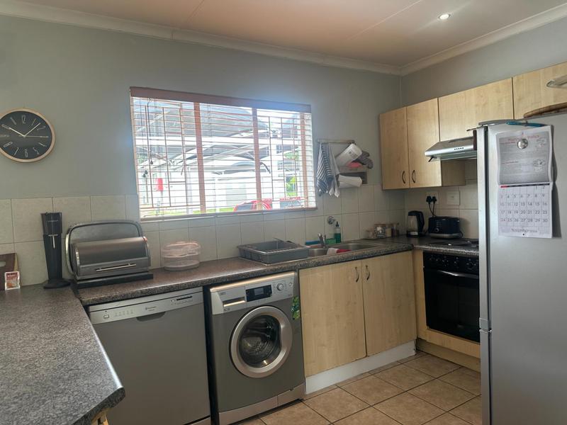 To Let 2 Bedroom Property for Rent in Greenstone Hill Gauteng