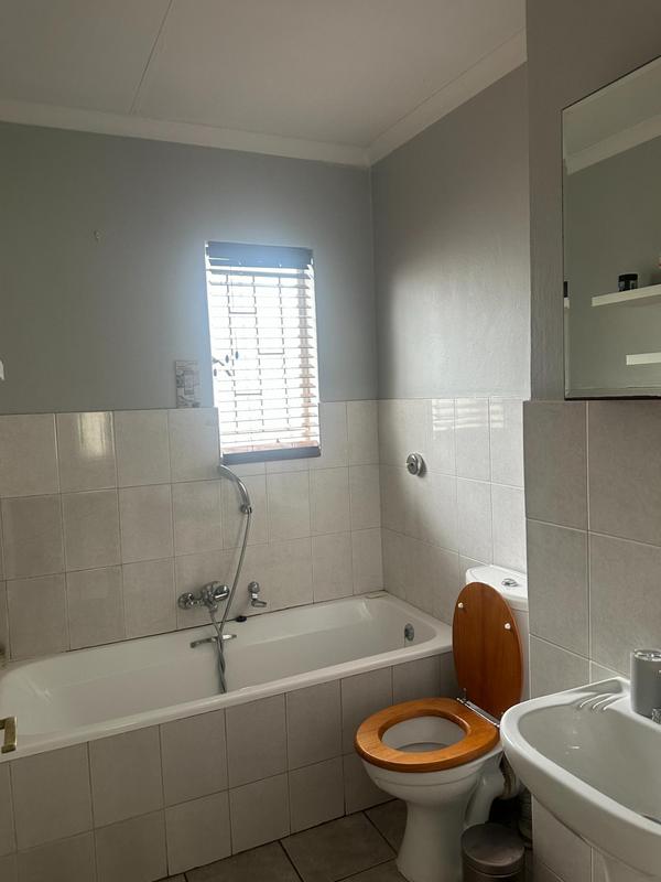 To Let 2 Bedroom Property for Rent in Greenstone Hill Gauteng