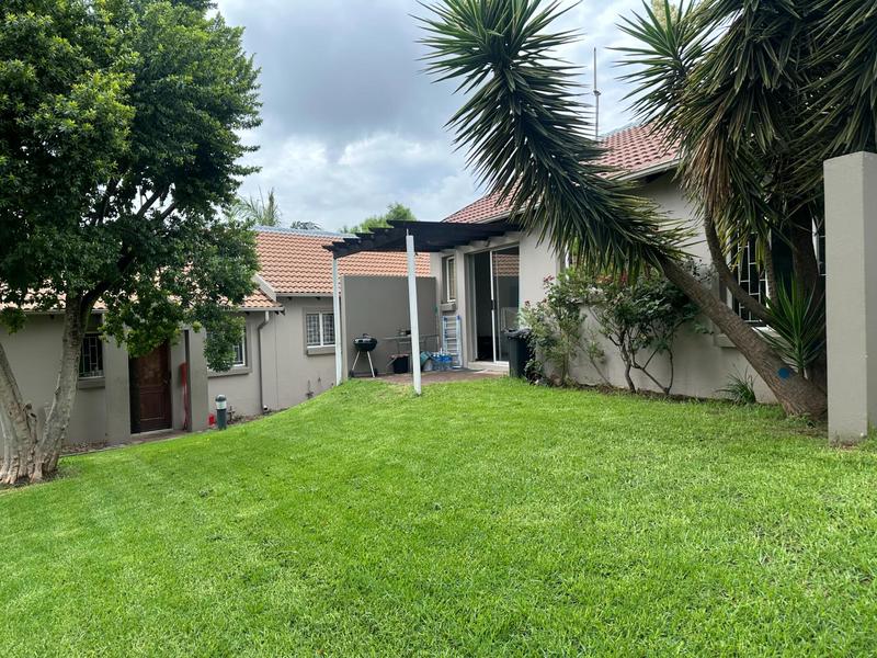 To Let 2 Bedroom Property for Rent in Greenstone Hill Gauteng